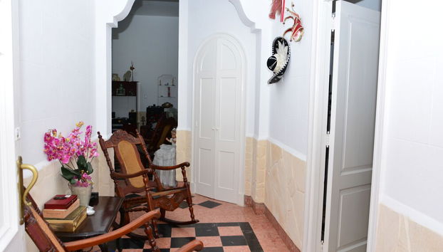 Villa in Havana with garden and terrace - Photo 2