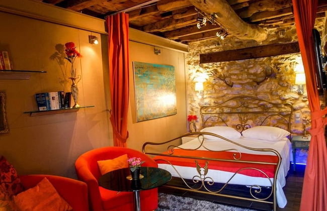 Antique Luxury Groundfloor Suite - Photo 1