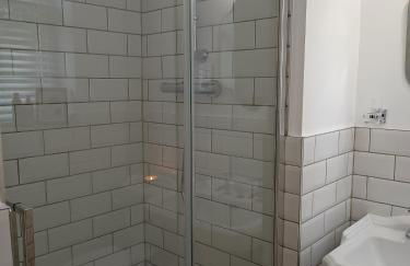 The West Wing at Eriviat Hall Hot Tub - Photo 63