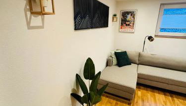 1,5-Zimmer, Top ausgestattet, 4 Pers, Souterrain, Self Check-in, Parkplatz, Netflix & Amazon Prime - Foto 3