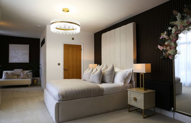 The Ultimate Bride & Hen Complex! Celebrations at The Old Fire Station Canterbury, 3 Homes - Foto 2