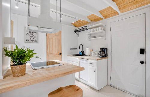 Historic Heights Rustic Urban Tiny Cabin - Foto 16