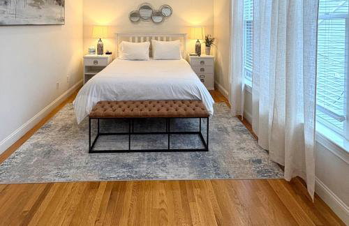 3-Bed 2-Bath Brookline Village Townhome w Deck - Photo 11