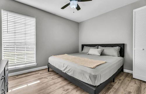 Relaxed 2BR Condo Close to Dining and Entertainment - Foto 8