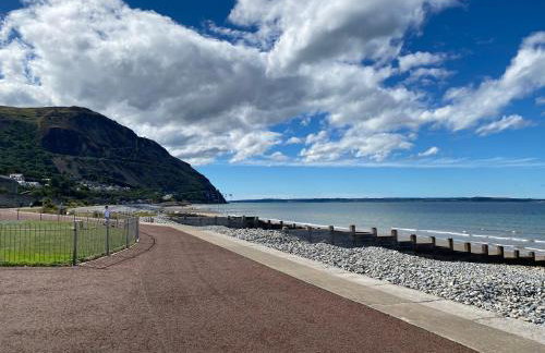 Lovely New 2 Bedroom Condo with Stunning Seaviews - Foto 11