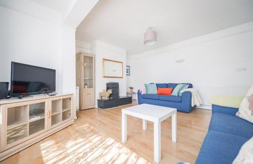 Cambridge North 3 Bedroom Family Home, Spacious Garden, BBQ & Parking - Foto 2