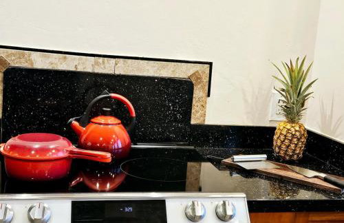 Breathtaking Oceanfront Home on Lava Rock Beach - Photo 15