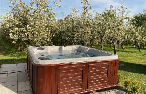 Orchard Retreat - Rural Cabin - Private Hot Tub! - Photo 23