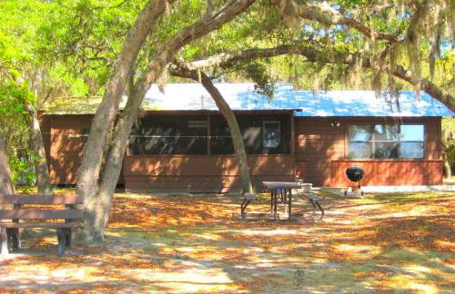 Lakefront Weekend Getaway with a Private Dock near the Ocala National Forest, Florida - Foto 6