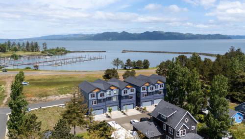 Columbia River Views Spacious Hammond Getaway! - Photo 3