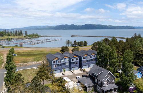 Columbia River Views Spacious Hammond Getaway! - Photo 3