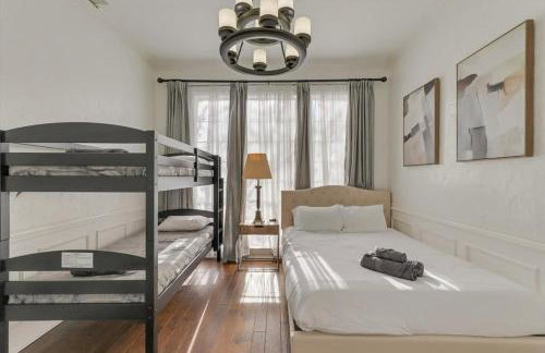 Gorgeous Vacation Home w Private Pool - Photo 31