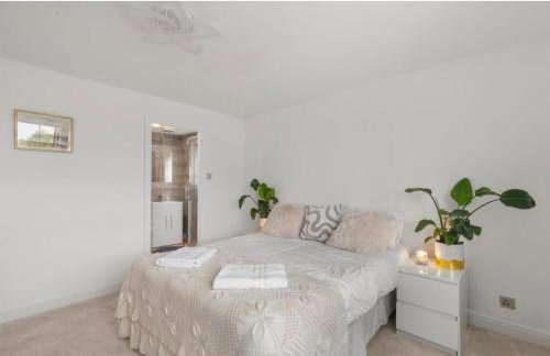 Stylish home close to the Yorkshire Dales & Leeds Airport - Photo 11