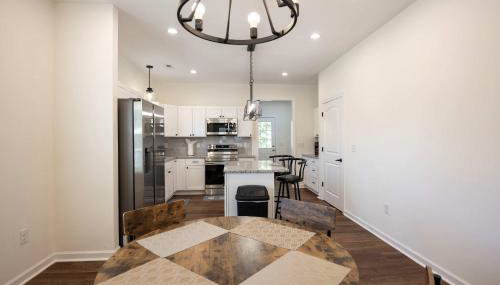 4 Min to Downtown - En-Suite Bath - Washer and Dryer - Foto 5