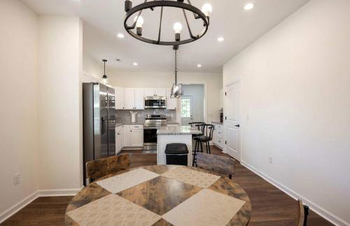 4 Min to Downtown - En-Suite Bath - Washer and Dryer - Foto 5