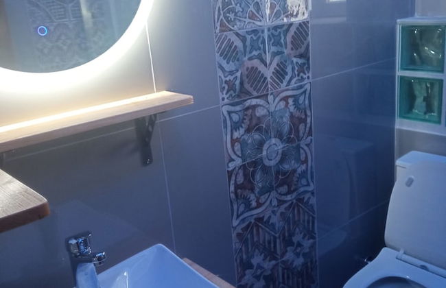 Agios Georgios - 2 Beds - Sleeps 5 - Free Parking - Foto 25