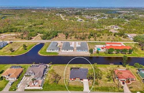 Heated pool with canal views - Foto 11