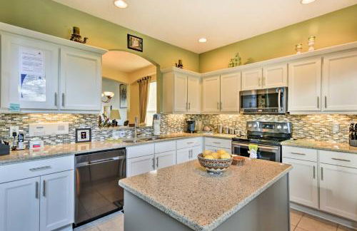 Luxe Terra Verde Villa with Theater 6 Mi to Disney! - Foto 7