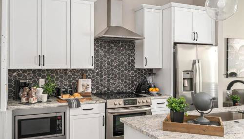 BRAND NEW Side by Side Homes - Sleeps 24 Guests - Foto 5, stove