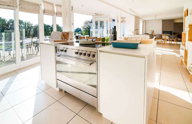 Luxurious Villa With Pool and Sauna, and Very Suitable for Culinary Workshops - Photo 13