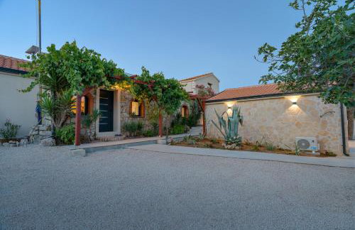 Villa Slatina near Zrce beach - Photo 25