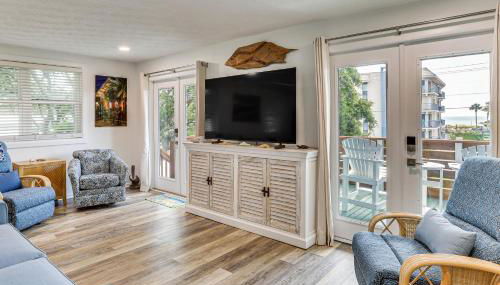 Walk to Ocean Unit with Deck in Fernandina Beach! - Foto 3