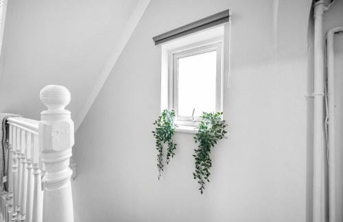 Stylist and Cosy 2 bed Apartment LongStay Parking Sleeps 4 WiFi - Foto 3