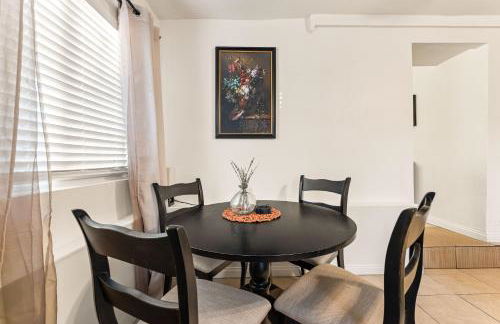 Echo Park Spacious Two-Bedroom Apartment with Private Yard and Parking - Foto 11