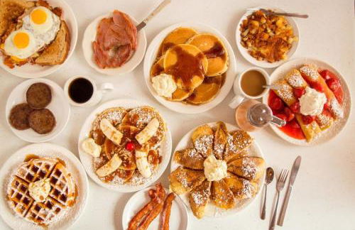 Hillsboro Village Rooftop Retreat with City Views, Sleep 12 with Gourmet Kitchen, Smart TVs & Garage, Walk to Vanderbilt, Pancake Pantry and Boutique Shopping, Minutes to Broadway, 12 South and The Parthenon, Perfect for Groups, 24Hr Hospitality - Foto 22