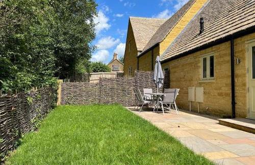 The Stables Stylish cottage with hot tub and parking - Pass the Keys - Photo 22