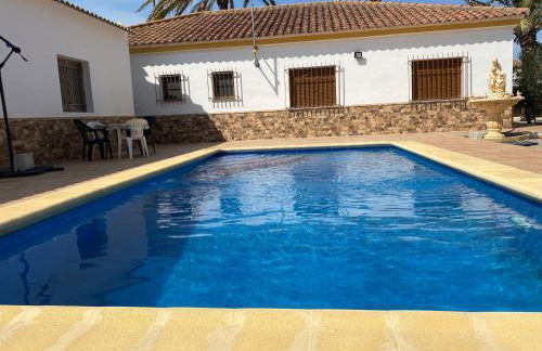 Chalet con piscina privada de 4 dormitorios Las Herrerias -cerca de Vera Playa- - Foto 1