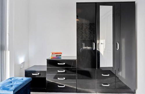 Luxury Birmingham City Centre Townhouse with FREE Parking - Sleeps 4 - Perfect for Contractors, Business Travellers, Families and other Groups - Near Bullring, Newstreet, Selfridges, NEC, NIA & Birmingham airport - Foto 59