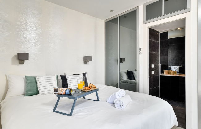 Modern Gem with Stunning Balcony by Sea N Rent - Photo 4