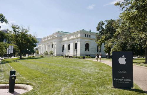 Downtown DC Awaits with Parking Permit - Foto 27