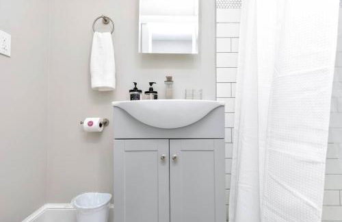 Stay, Play and Pass Go at the Monopoly Penthouse! - Foto 21