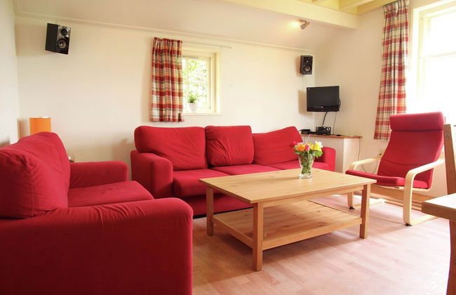 Holiday Home in Friesland Near Lake Nederhorst - Photo 4