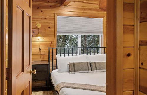 Alpine Retreat at Snoqualmie Pass- 5-Min to Slopes, Private Creek, BBQ, Fireplace, Smart TVs, Kids Games, Hi-Speed Wi-Fi - Foto 20