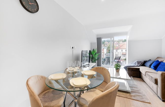 2 Bdrm Penthouse with parking Wycombe - Foto 48