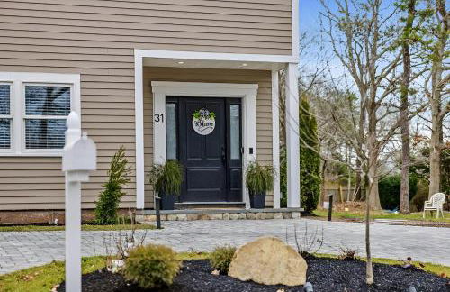 Renovated & Sophisticated Home Near Beach & Shops! - Photo 33