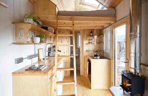 Aileen - Unique tiny house with wood fired roll top bath in heart of the Cairngorms - Foto 7