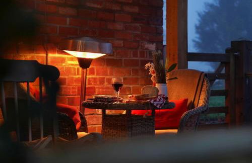 The Laundry Room Romantic cabin, hot tub & views - Photo 18