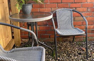 Sleeps 2 -Central Ellesmere -Parking - PetFriendly - Foto 3