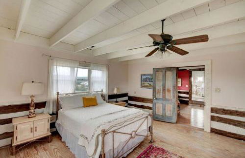 1800's Antique Log Cabin with Modern Amenities near Fredericksburg and Kerrville, Texas - Photo 4