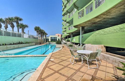 Walk to Galveston Beach Family Condo with Pool - Foto 25