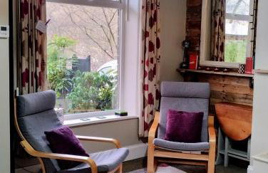 The Cabin - Great Views, Garden, Netflix, Near Town - Photo 8