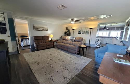 Cozy Coastal Retreat - Foto 34