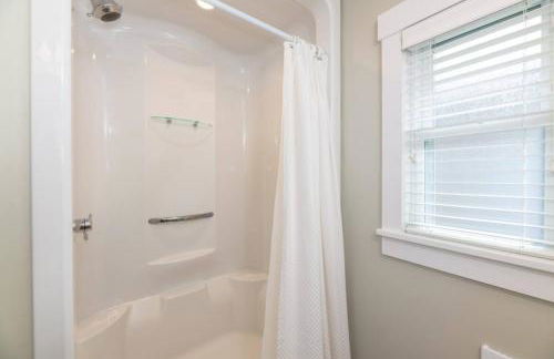 Sunny Shores - Lake days, Pool dips & Concerts - Foto 18