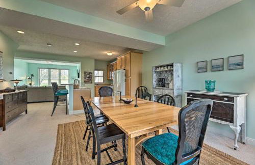 Bright Manistee Condo with Beach and Pool Access! - Foto 2