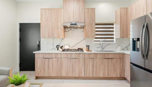 Cozy Modern Home w Full Kitchen & Parking - Foto 4