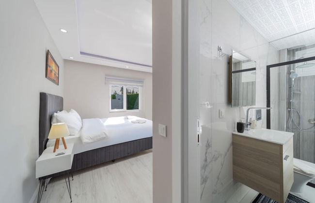 Villa With Pool and Backyard in Kepez - Photo 14